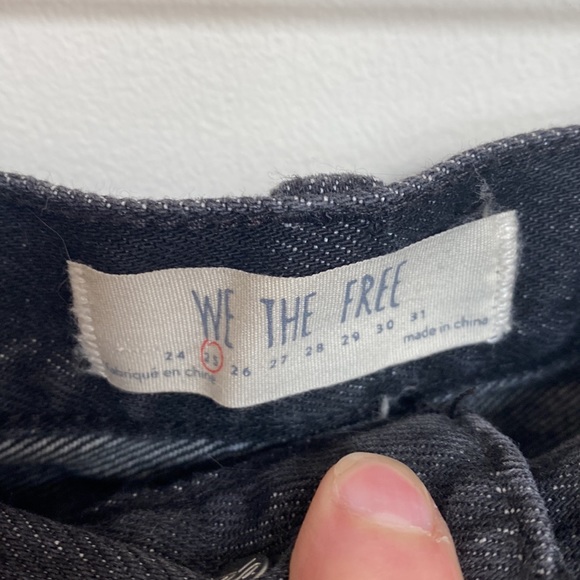 Distressed Free People mini- size 25 - Picture 4 of 5